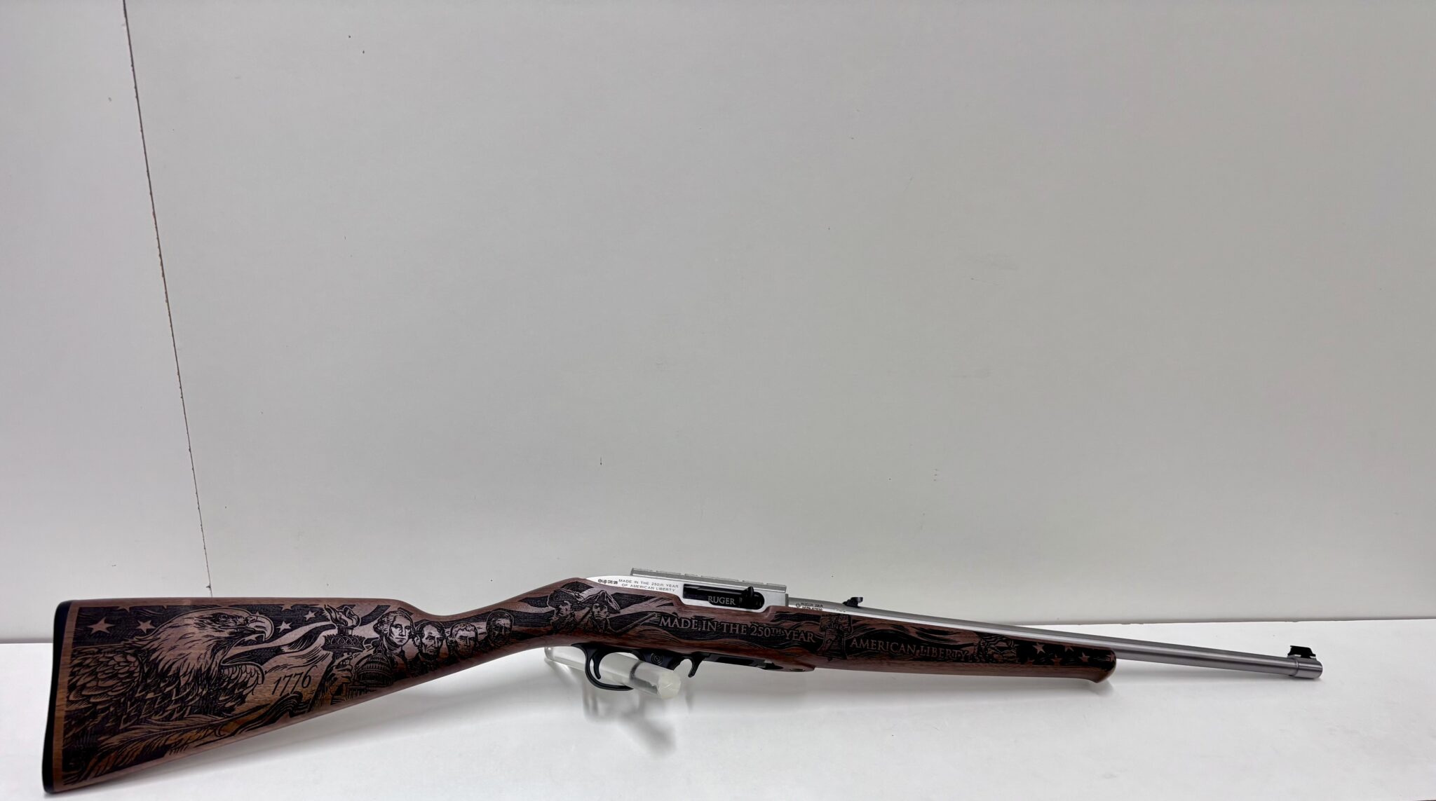 RUGER 250TH ANNIVERSARY .22 LR 18,5 AMERICAN WALNUT1